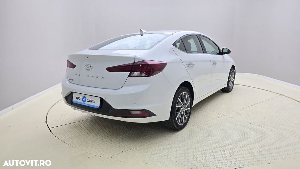 Hyundai Elantra - 6