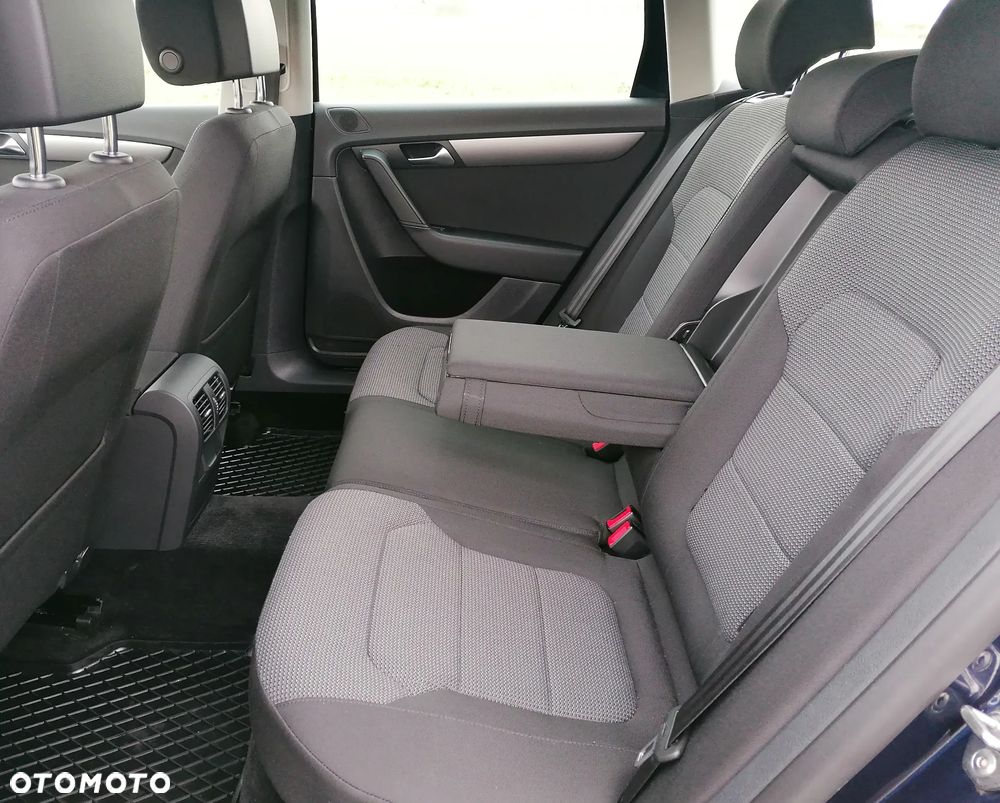 Volkswagen Passat 2.0 TDI BlueMotion Technology Comfortline - 25