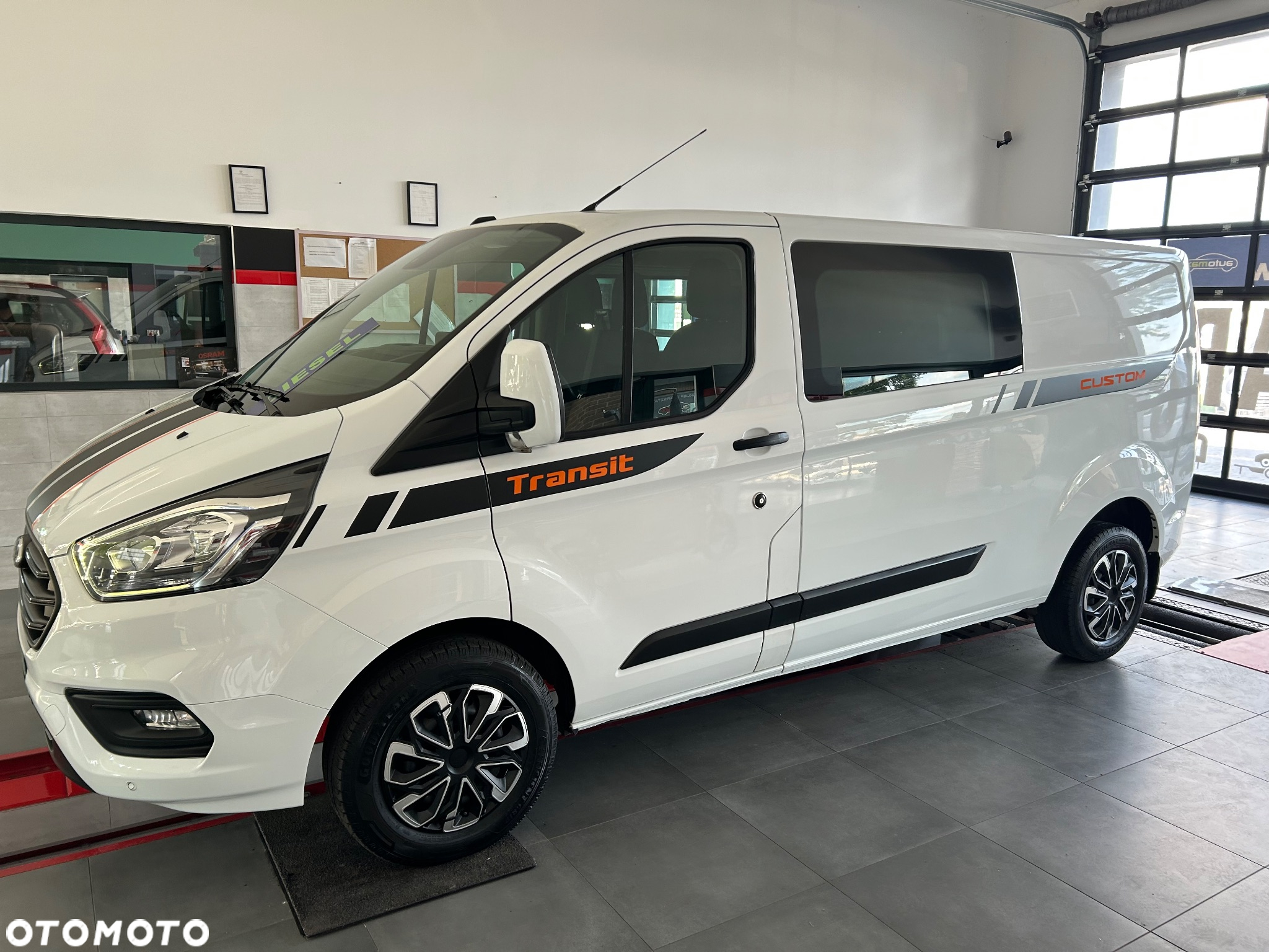 Ford Transit Custom 320 L1H2 VA Trend Nugget - 4