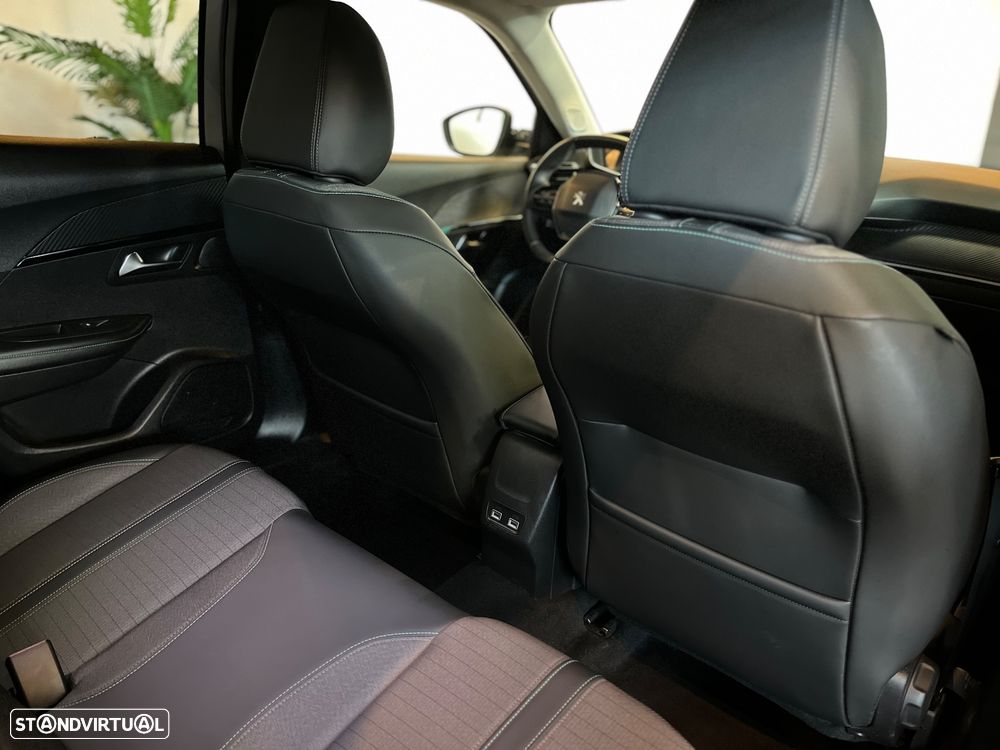 Peugeot 2008 1.2 Allure - 31