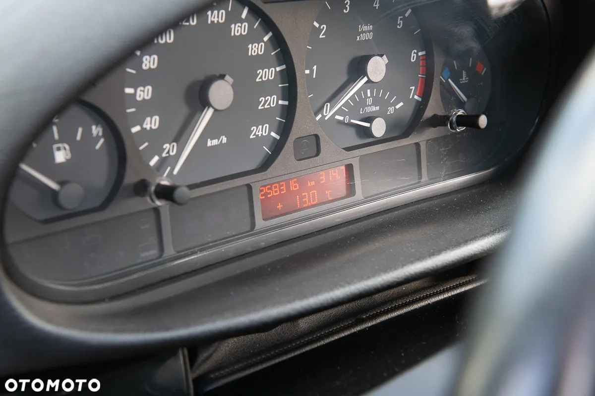 BMW Seria 3 323Ci - 24