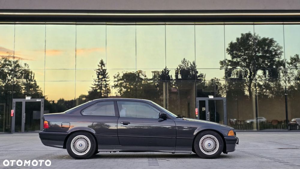 BMW Seria 3 325i - 5