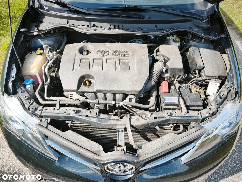 Toyota Auris 1.6 Premium Comfort - 24