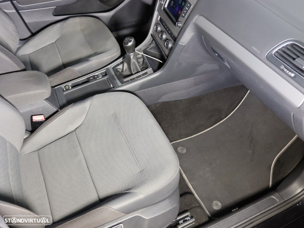 VW Golf 1.6 TDi BlueMotion Confortline - 15