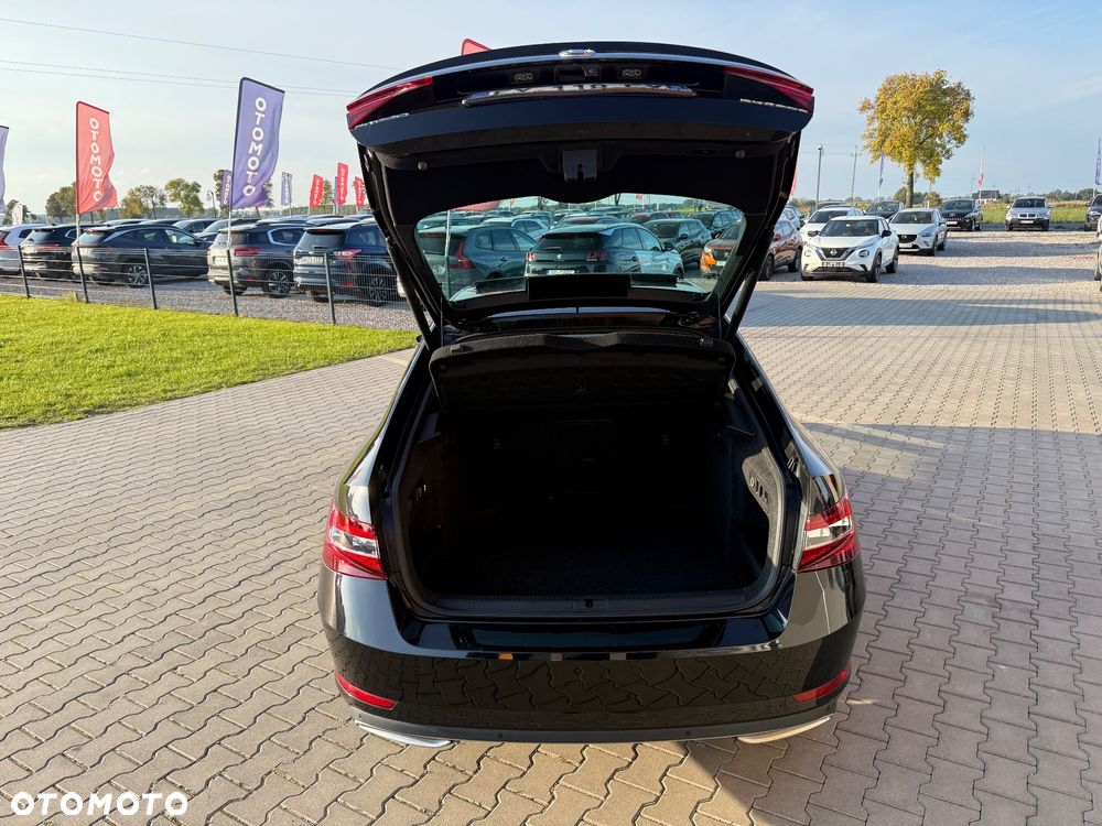 Skoda Superb 2.0 TDI Sportline DSG - 27