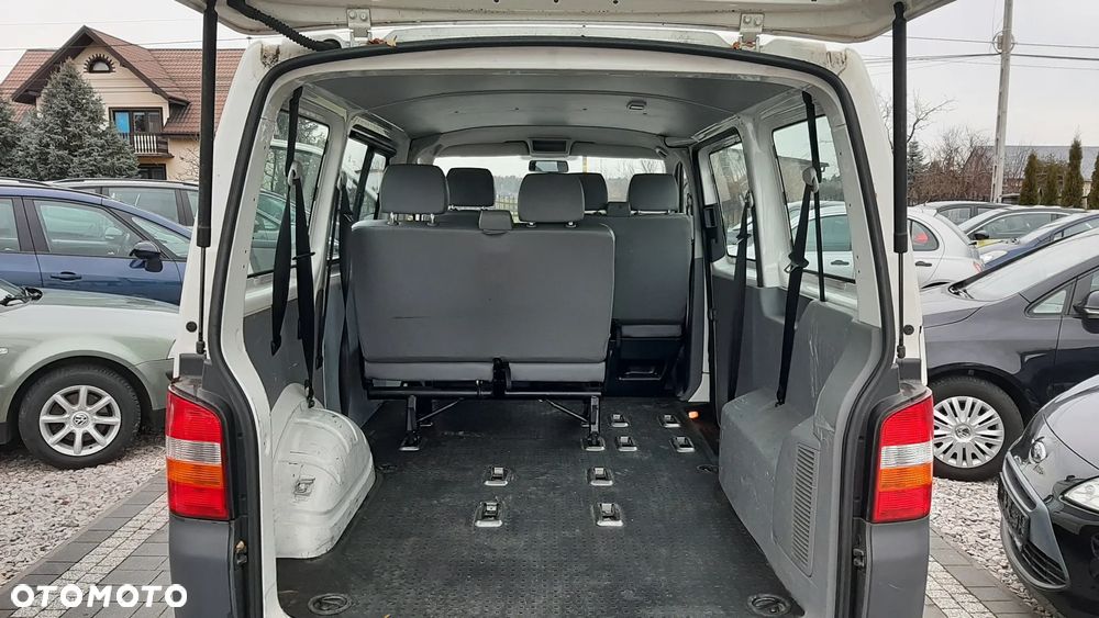 Volkswagen Caravelle - 9