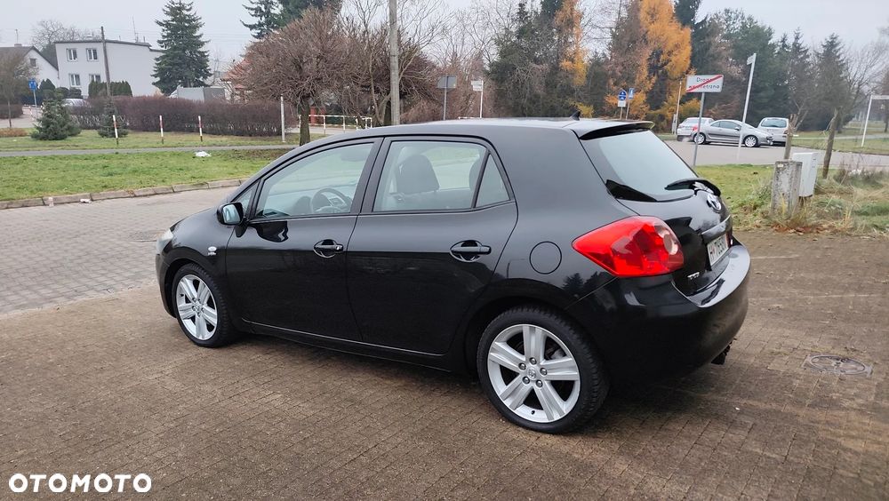 Toyota Auris 2.2 D-4D D-CAT - 3