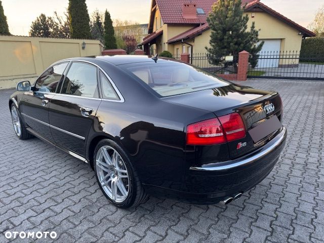 Audi S8 - 2