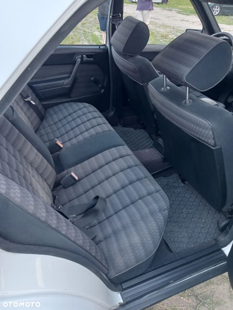Mercedes-Benz W201 (190) - 6