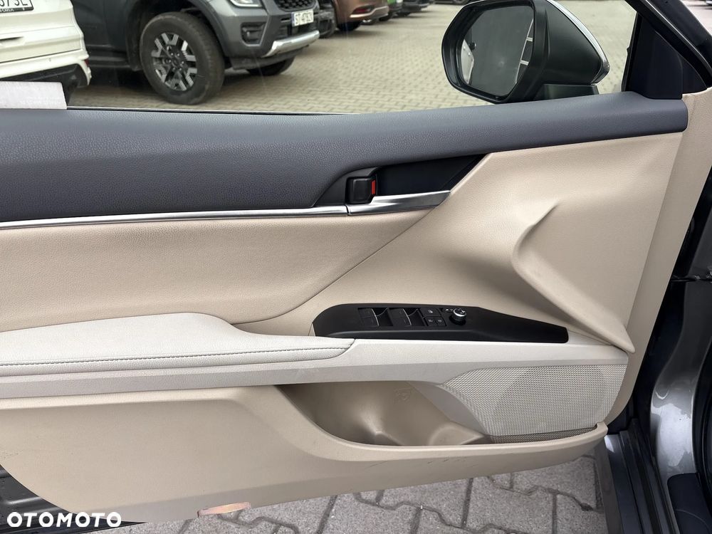 Toyota Camry 2.5 Hybrid Comfort CVT - 11