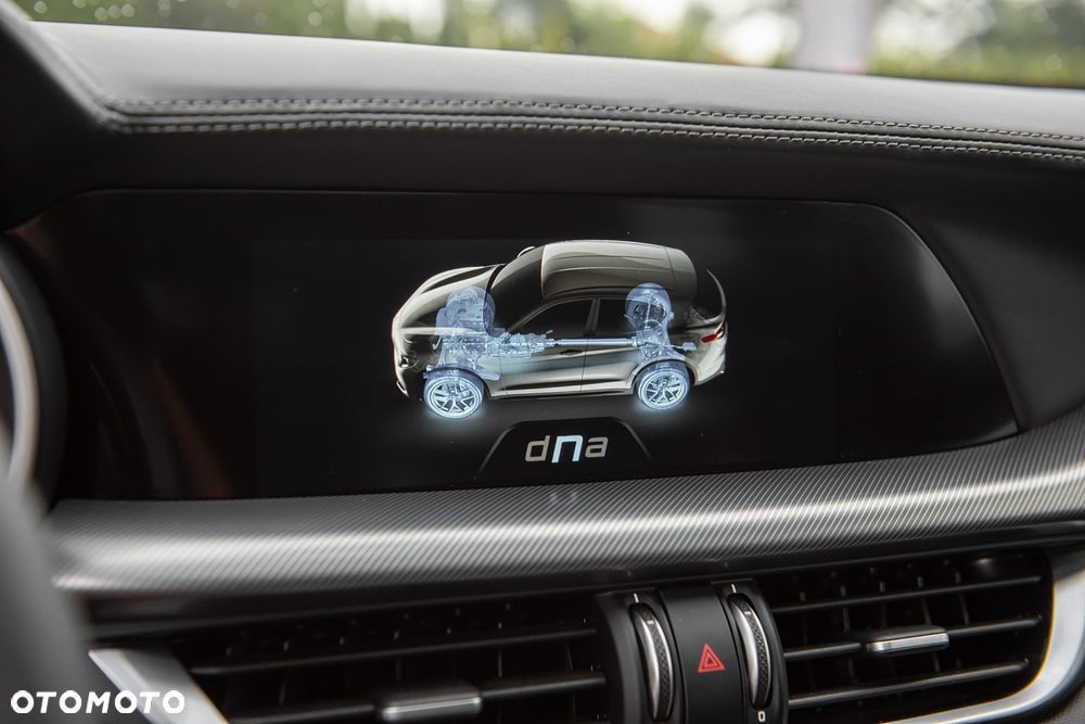 Alfa Romeo Stelvio - 30