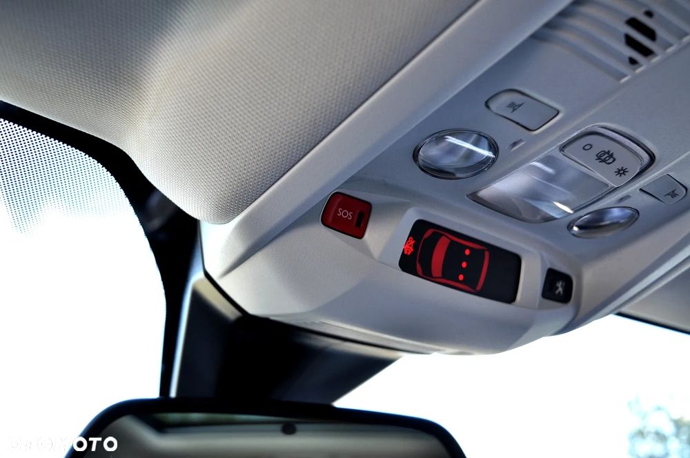 Peugeot 3008 1.2 PureTech Allure S&S EAT8 - 38