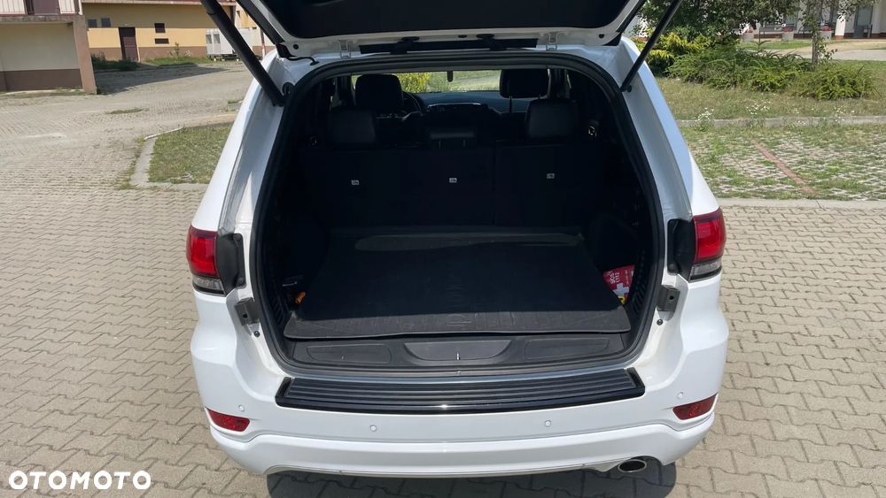 Jeep Grand Cherokee - 17