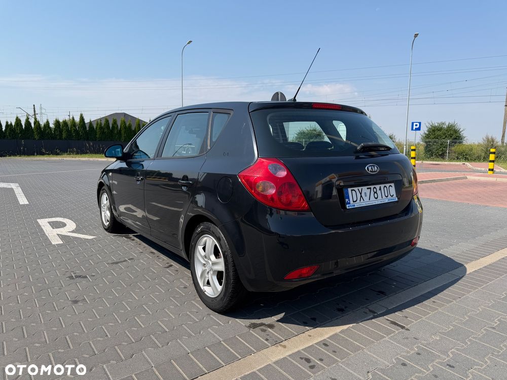 Kia Ceed 2.0 crdi Comfort + - 4