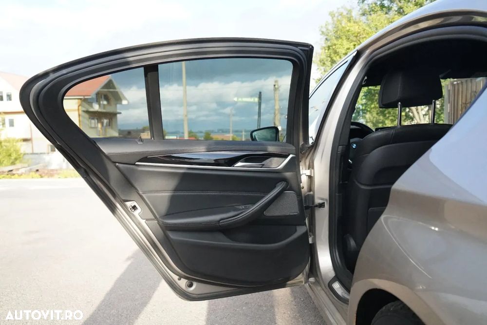 BMW Seria 5 540i xDrive AT - 23