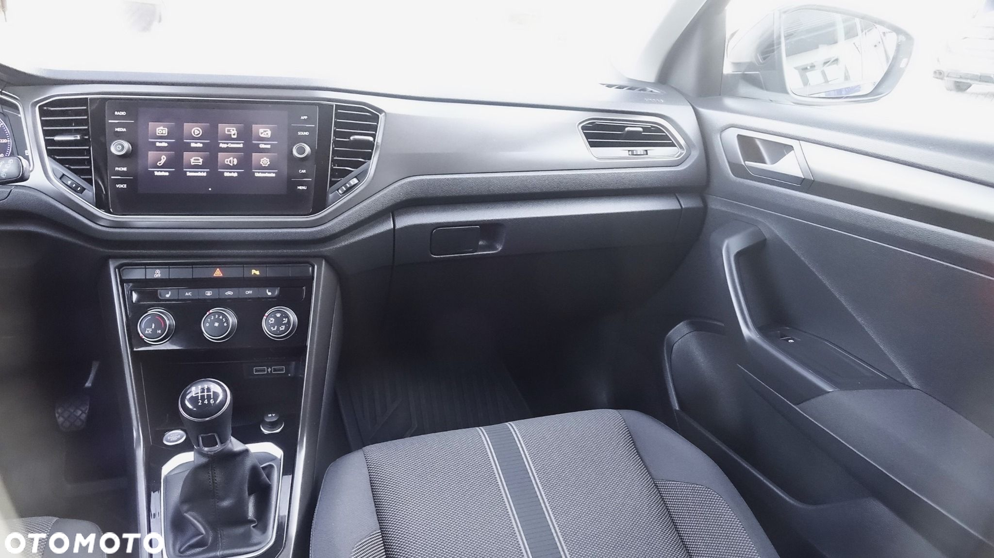 Volkswagen T-Roc - 34