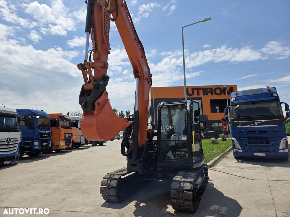 Hitachi ZX85-6, 2022, 2.491h, Masa operationala 8,6t, cupla rapida HIDRAULICA+3 CUPE NOI, senile paduri cauciuc, inst picon si inst rotire pe brate, ad sapare 5m, ridica 3,8t, aer cond, LAMA, STARE FOARTE BUNA, posibil leasing 4 ani-PROMOTIE 62.900 EUR+Tva - 19