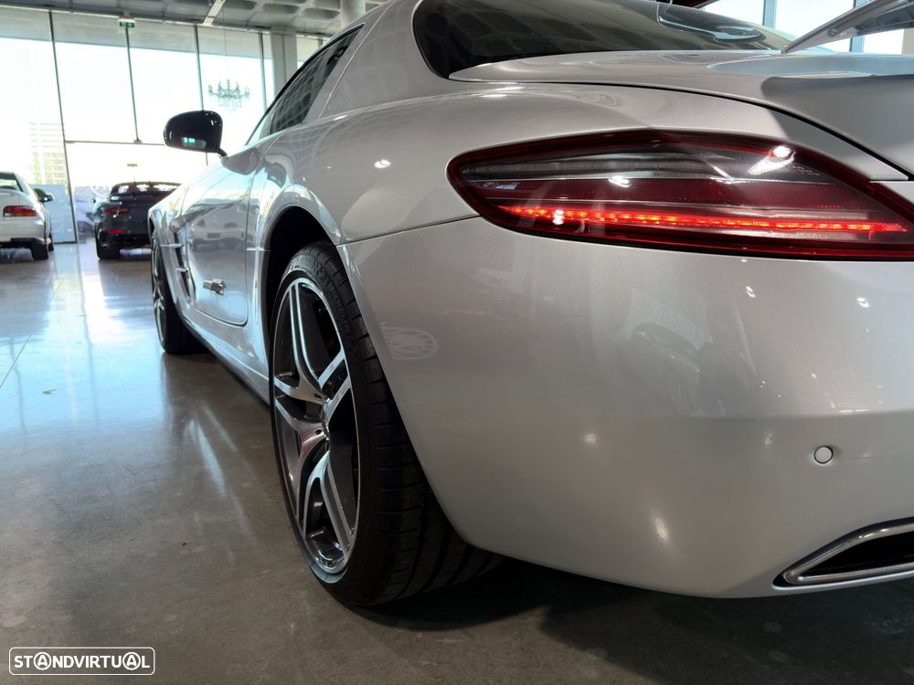 Mercedes-Benz SLS 63 AMG - 13