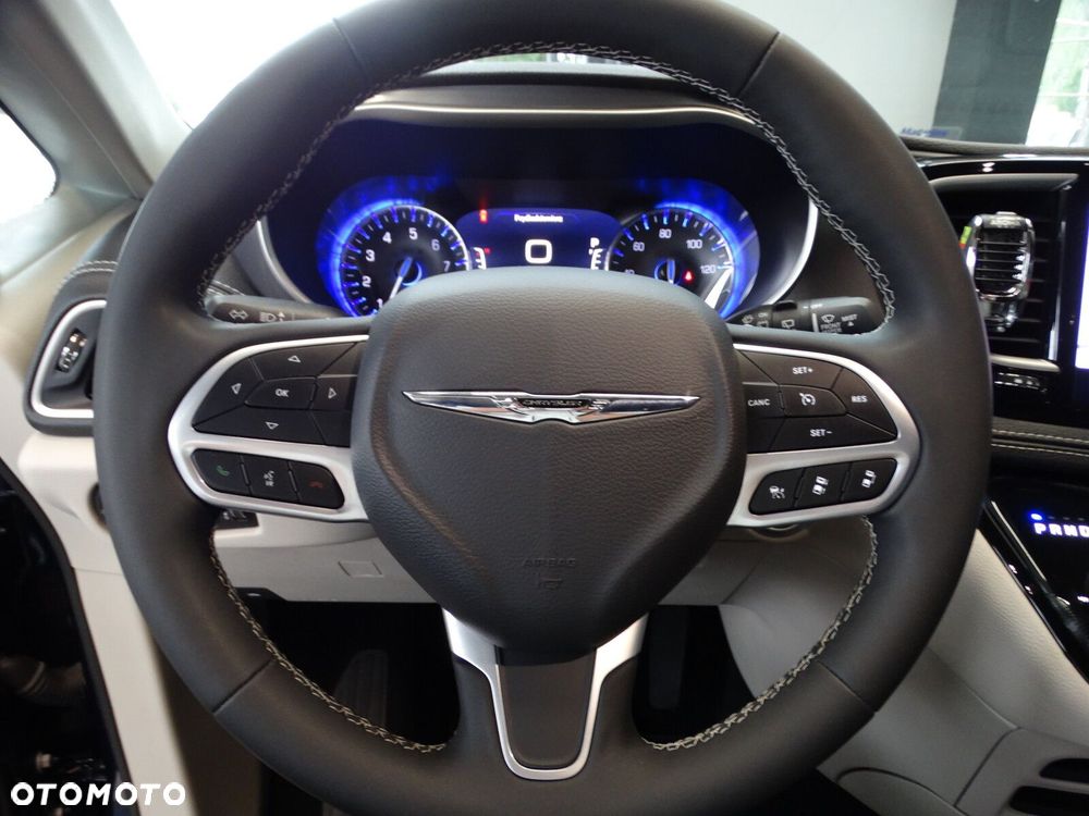 Chrysler Pacifica - 14