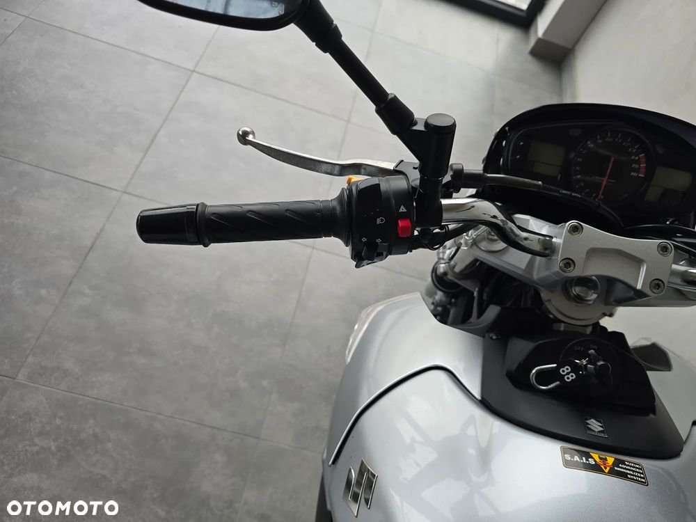 Suzuki GSR - 25