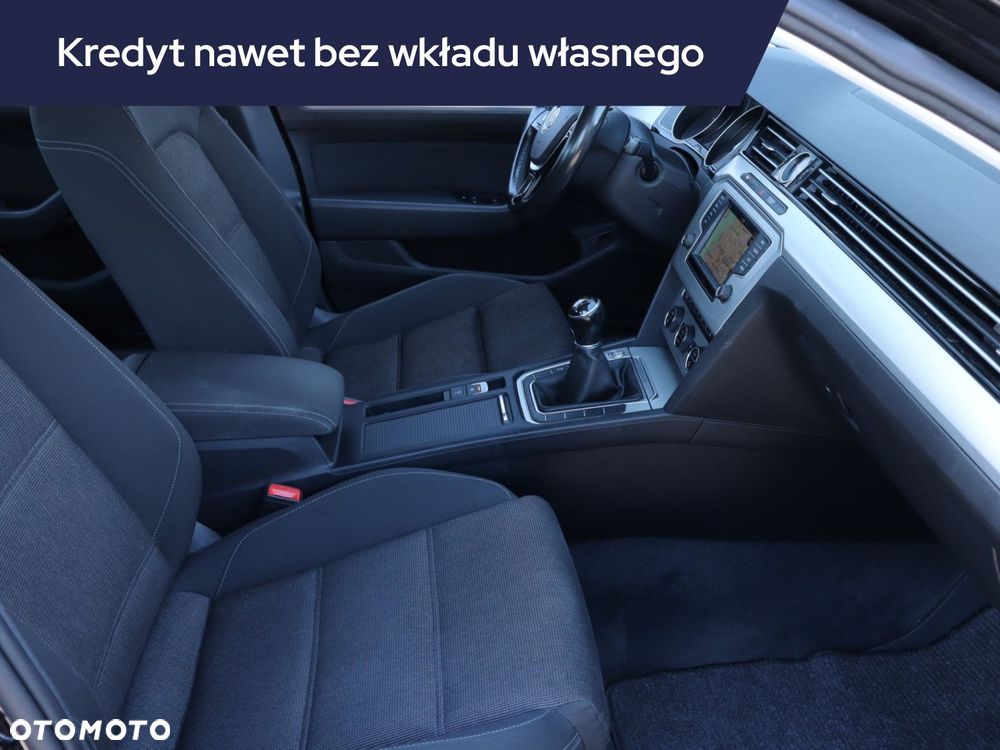 Volkswagen Passat - 11