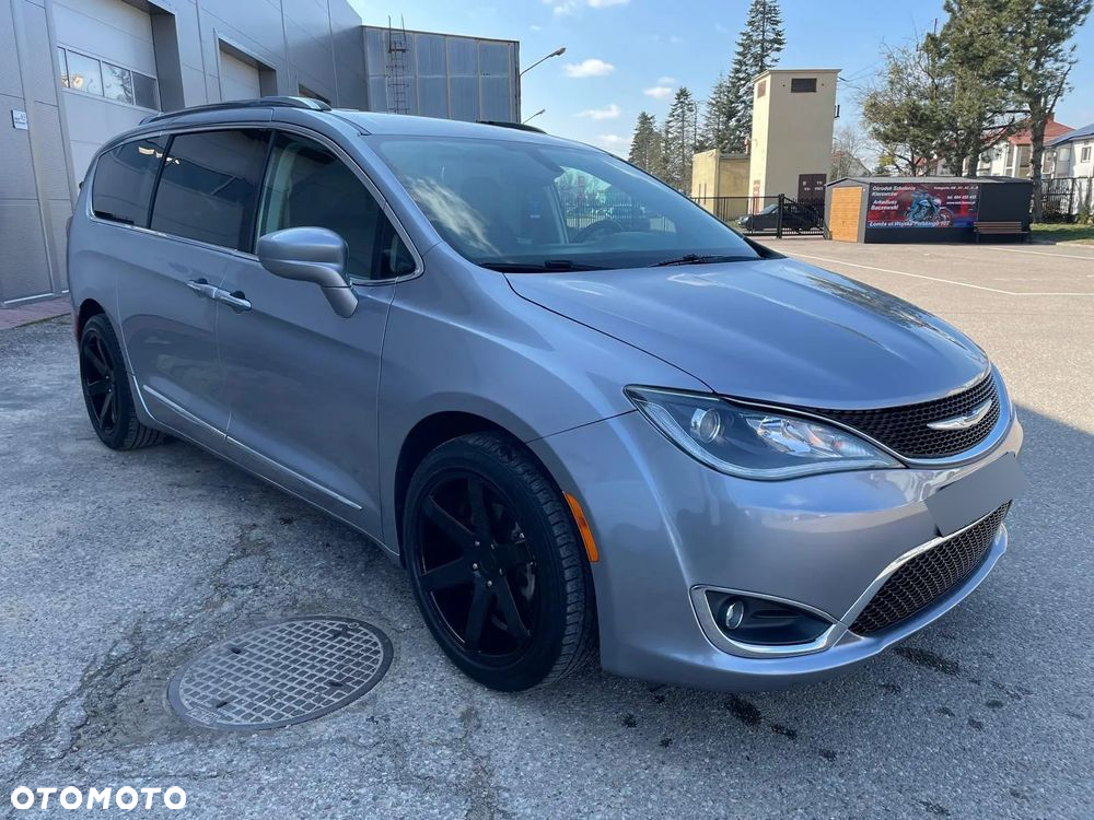 Chrysler Pacifica - 7