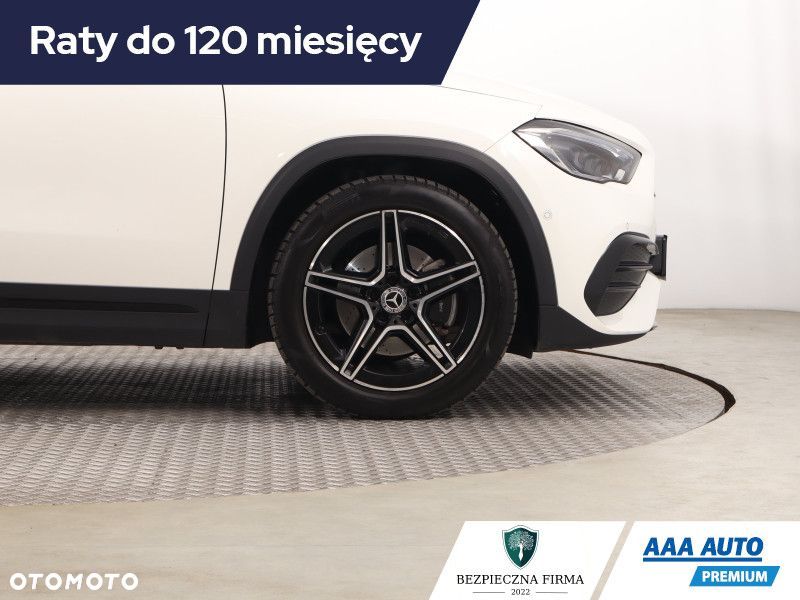 Mercedes-Benz GLA - 16