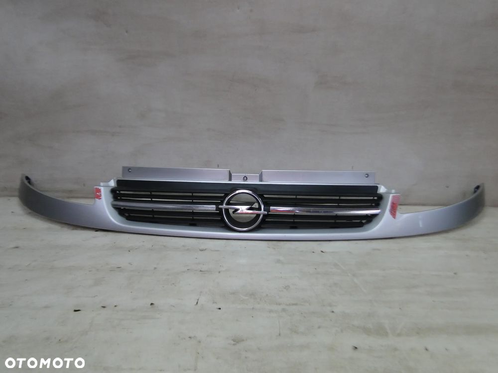 OPEL VIVARO A ATRAPA GRILL 01-06r L147 EUROPA