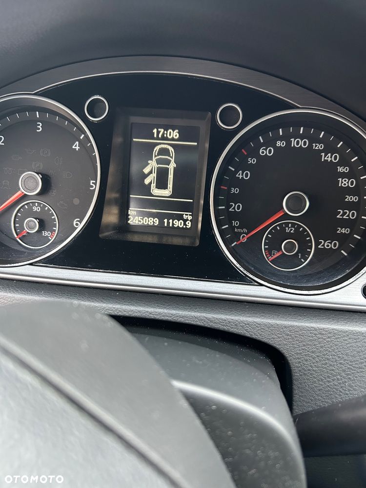 Volkswagen Passat - 16