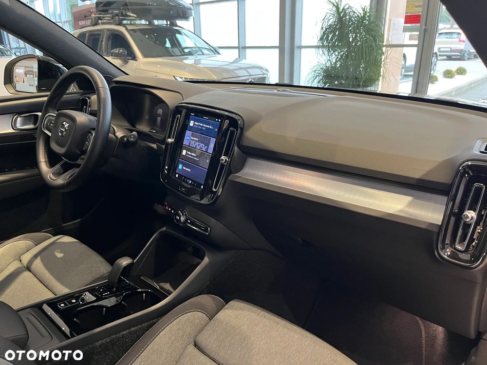 Volvo XC 40 B3 Plus Dark - 11