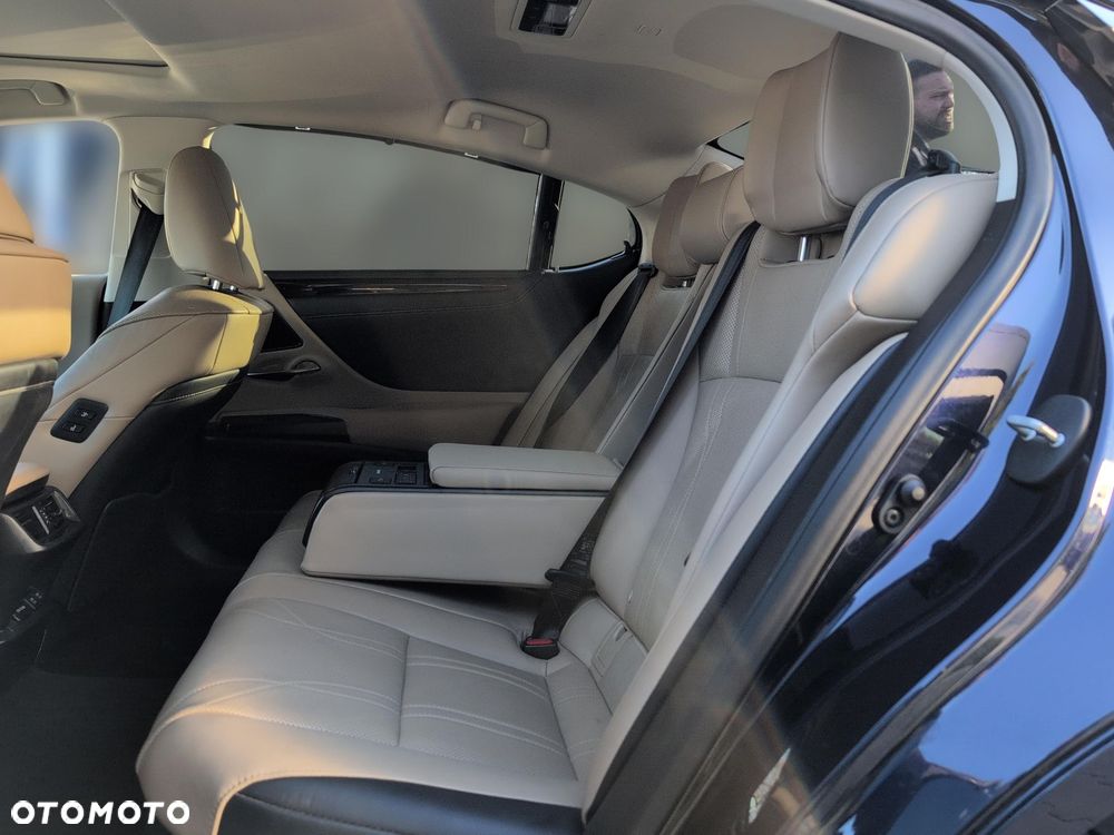 Lexus ES 300h Omotenashi - 14