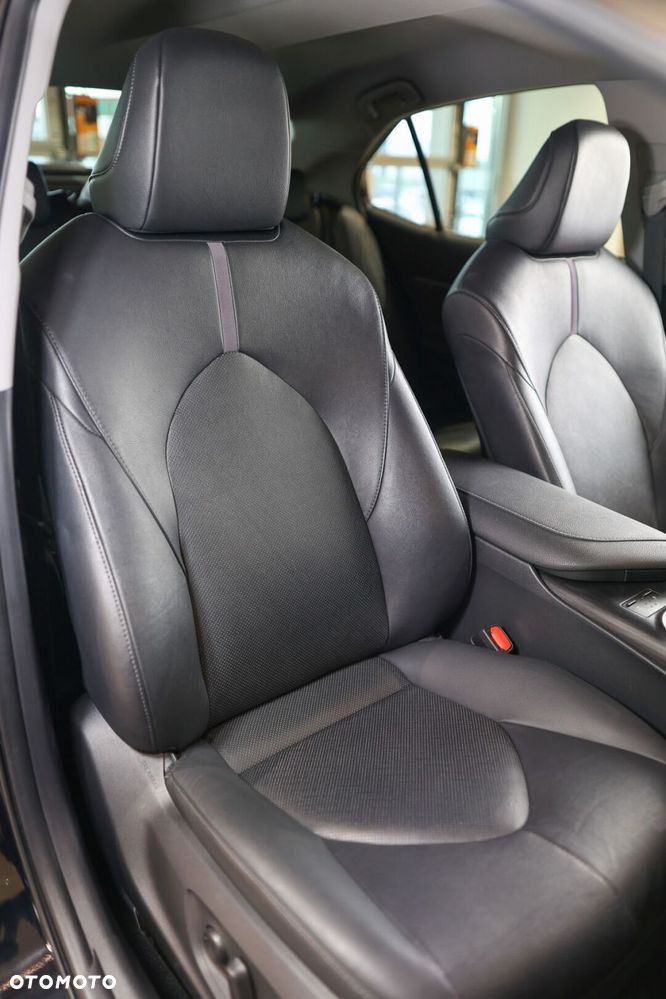 Toyota Camry - 16