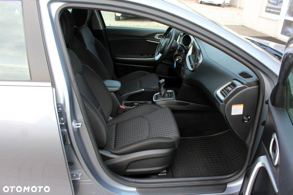Kia Ceed 1.6 CRDi mHEV M - 12
