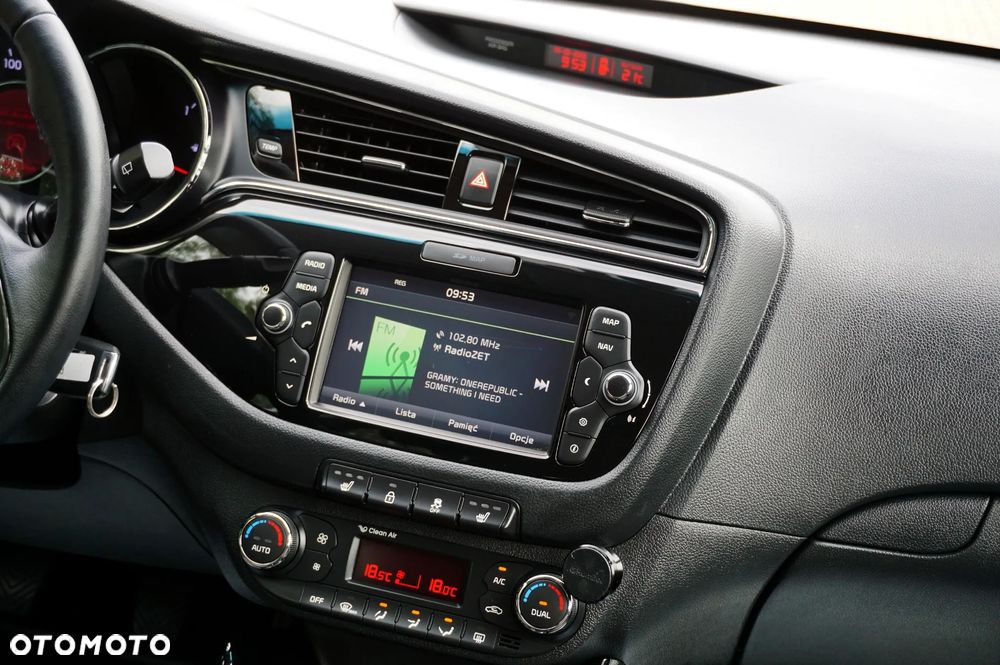 Kia Ceed 1.6 GDI Dream Team Edition - 30