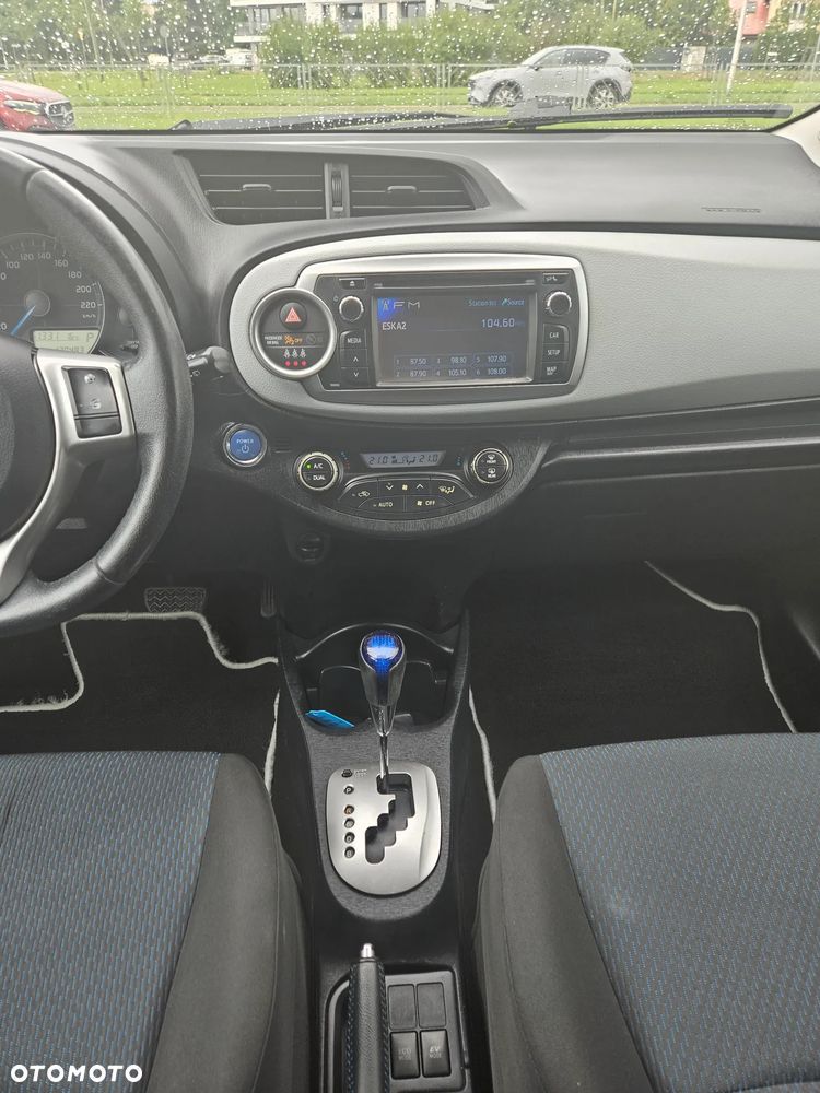 Toyota Yaris Hybrid 100 Sol - 15