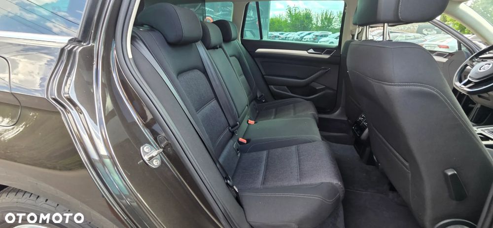 Volkswagen Passat Variant 2.0 TDI BMT Highline - 33