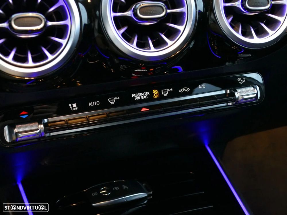 Mercedes-Benz GLA 180 d AMG Line - 24