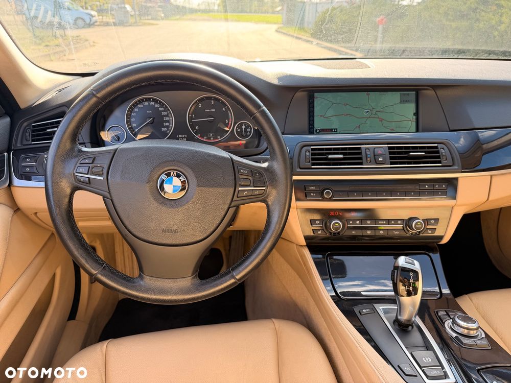 BMW Seria 5 525d Sport-Aut - 37