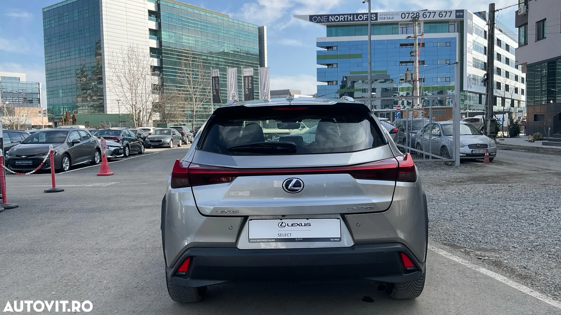 Lexus UX 250h Business Edition - 2