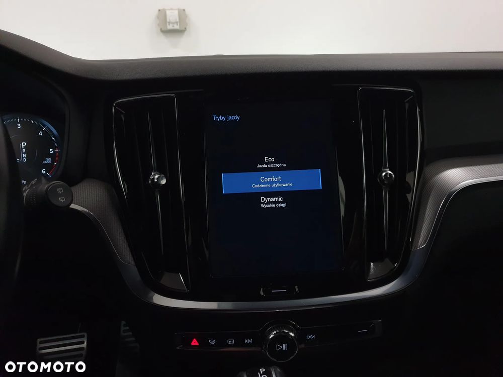 Volvo V60 D3 Geartronic R-Design - 22