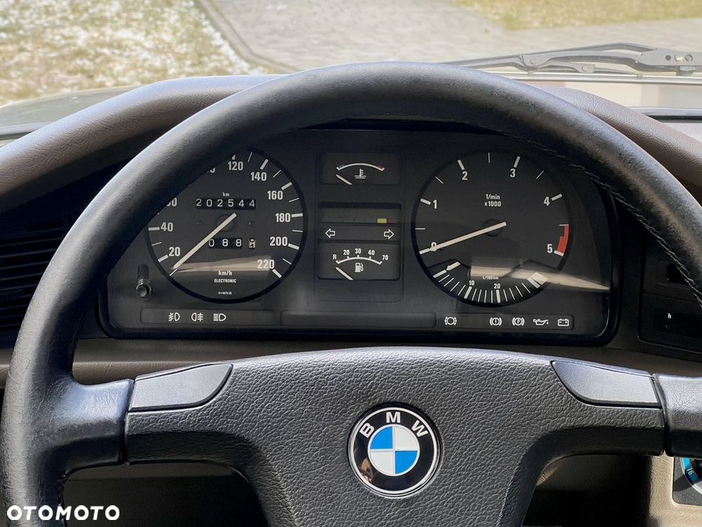 BMW Seria 5 525 e - 15