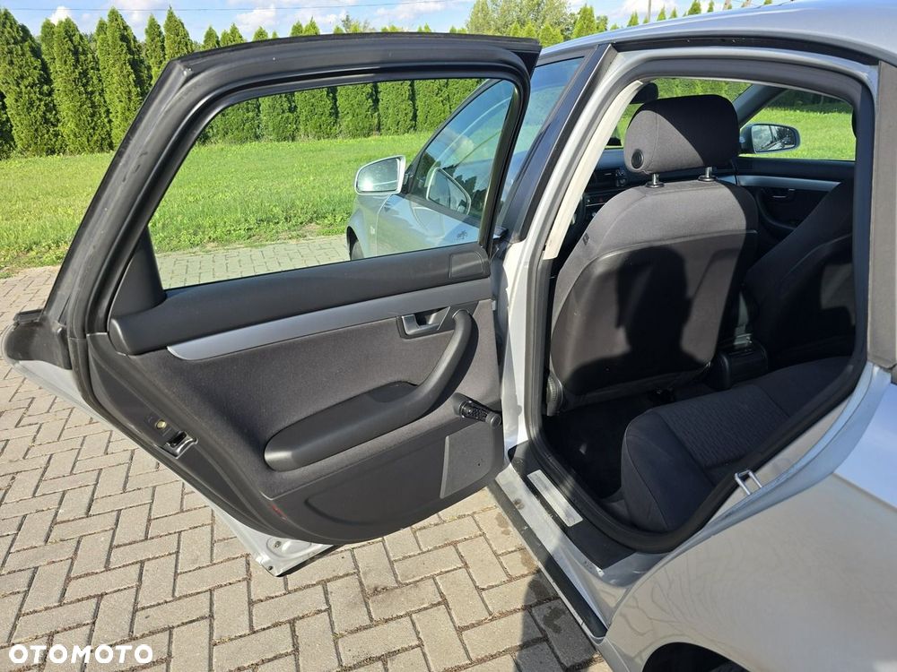 Audi A4 Limousine - 15