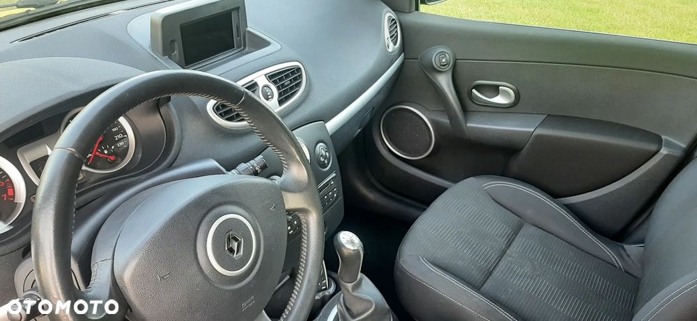 Renault Clio 1.2 16V 75 TomTom Edition - 23
