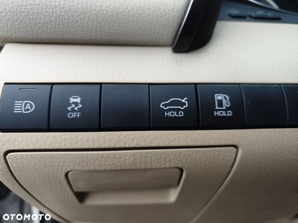 Toyota Camry 2.5 Hybrid Executive CVT - 23