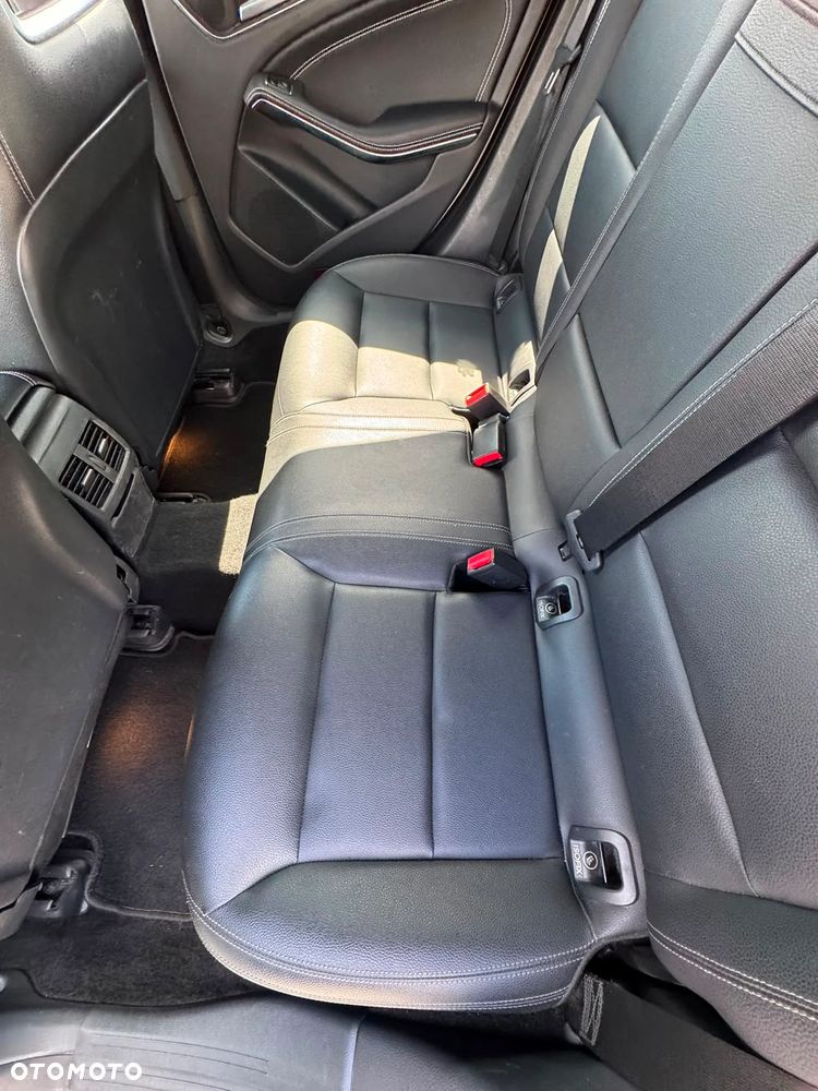 Mercedes-Benz CLA 250 7G-DCT - 10