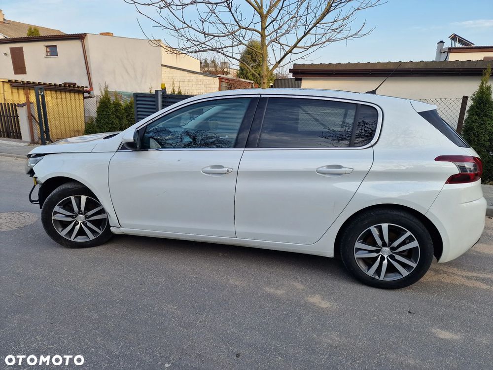 Peugeot 308 PureTech 130 GPF EAT8 Stop & Start Allure Business-Paket - 11