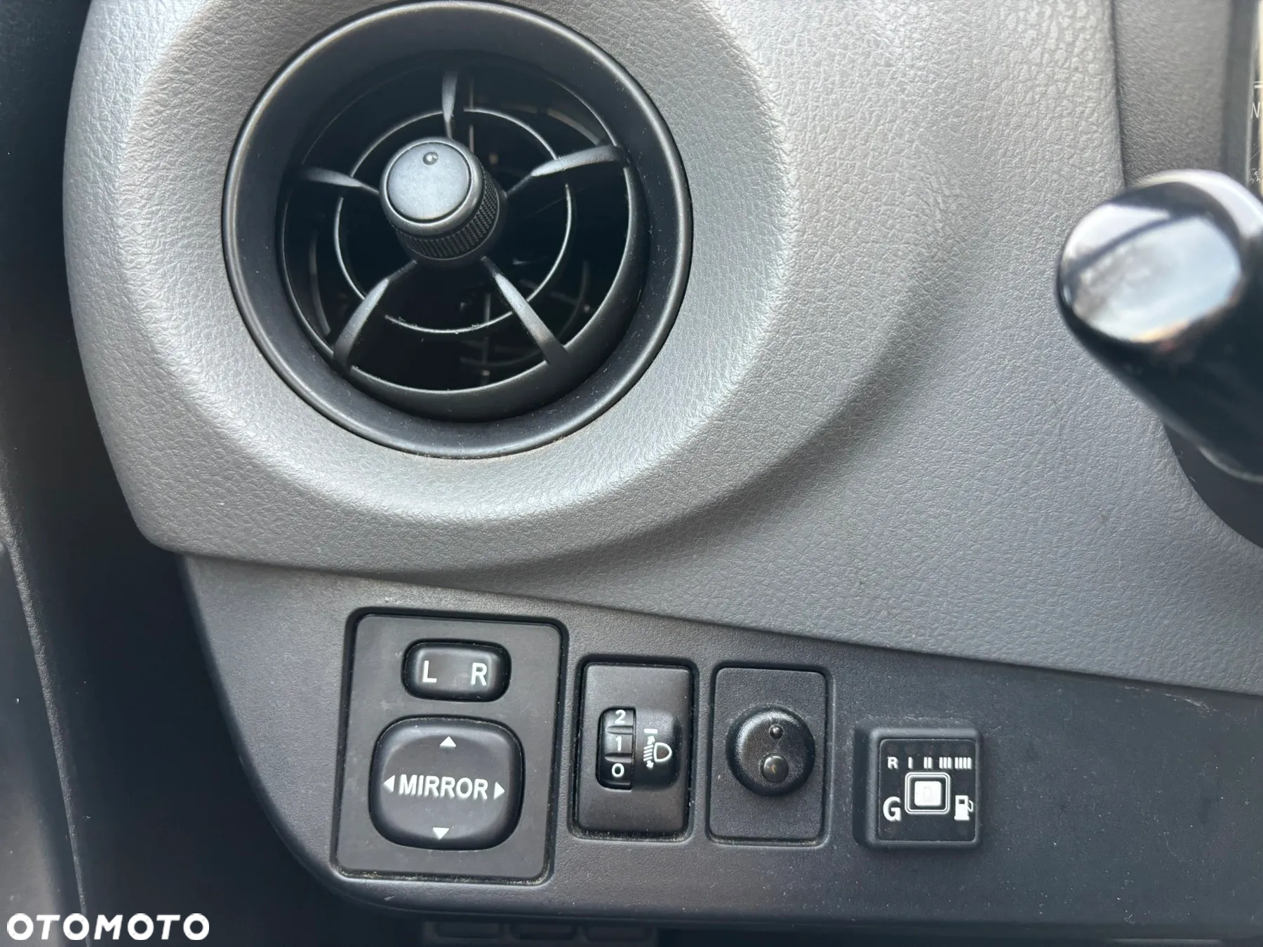 Toyota Yaris Hybrid 100 Premium - 18