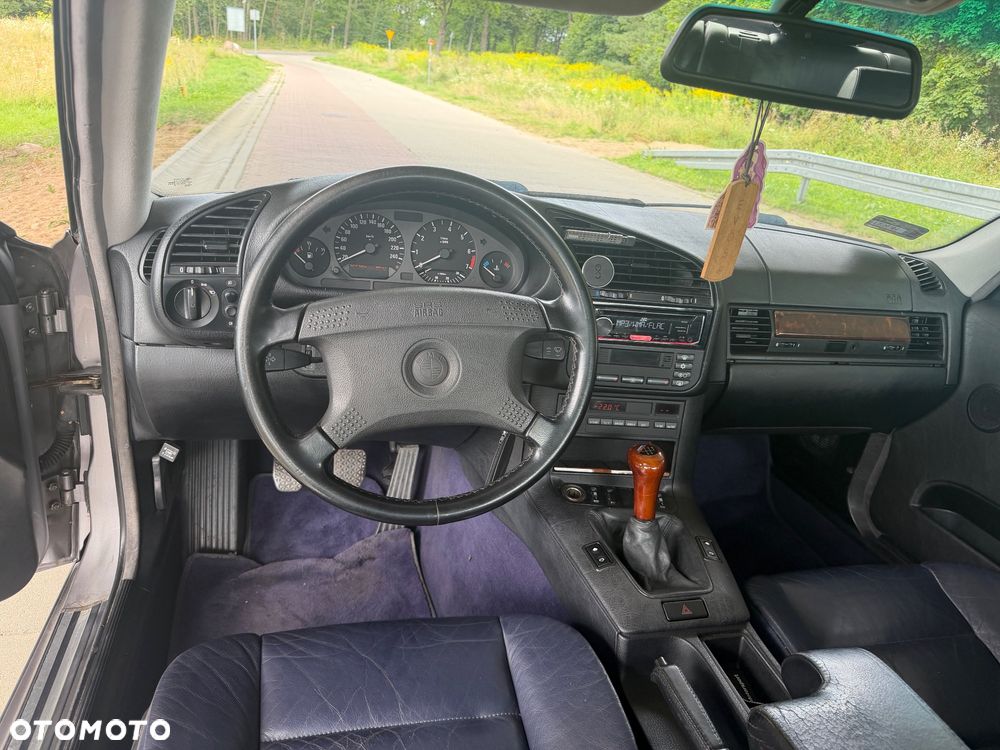 BMW Seria 3 323i - 29
