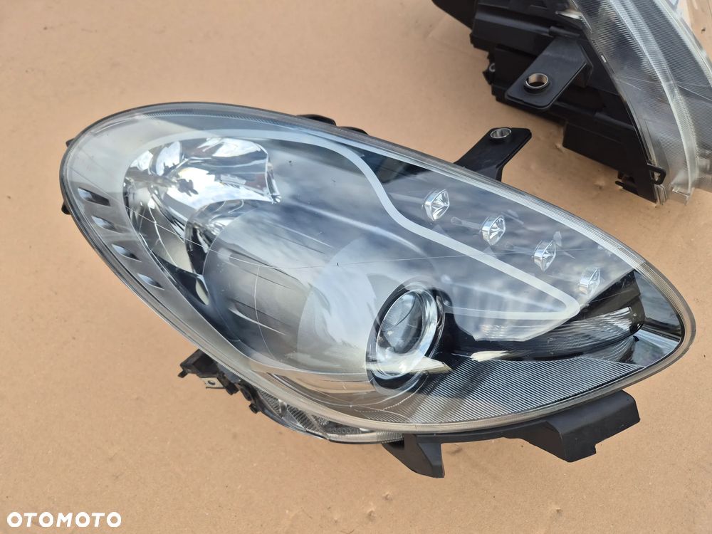 Alfa Romeo Giulietta .Komplet reflektorów.H7.Oryginały.Grafitowe. - 2