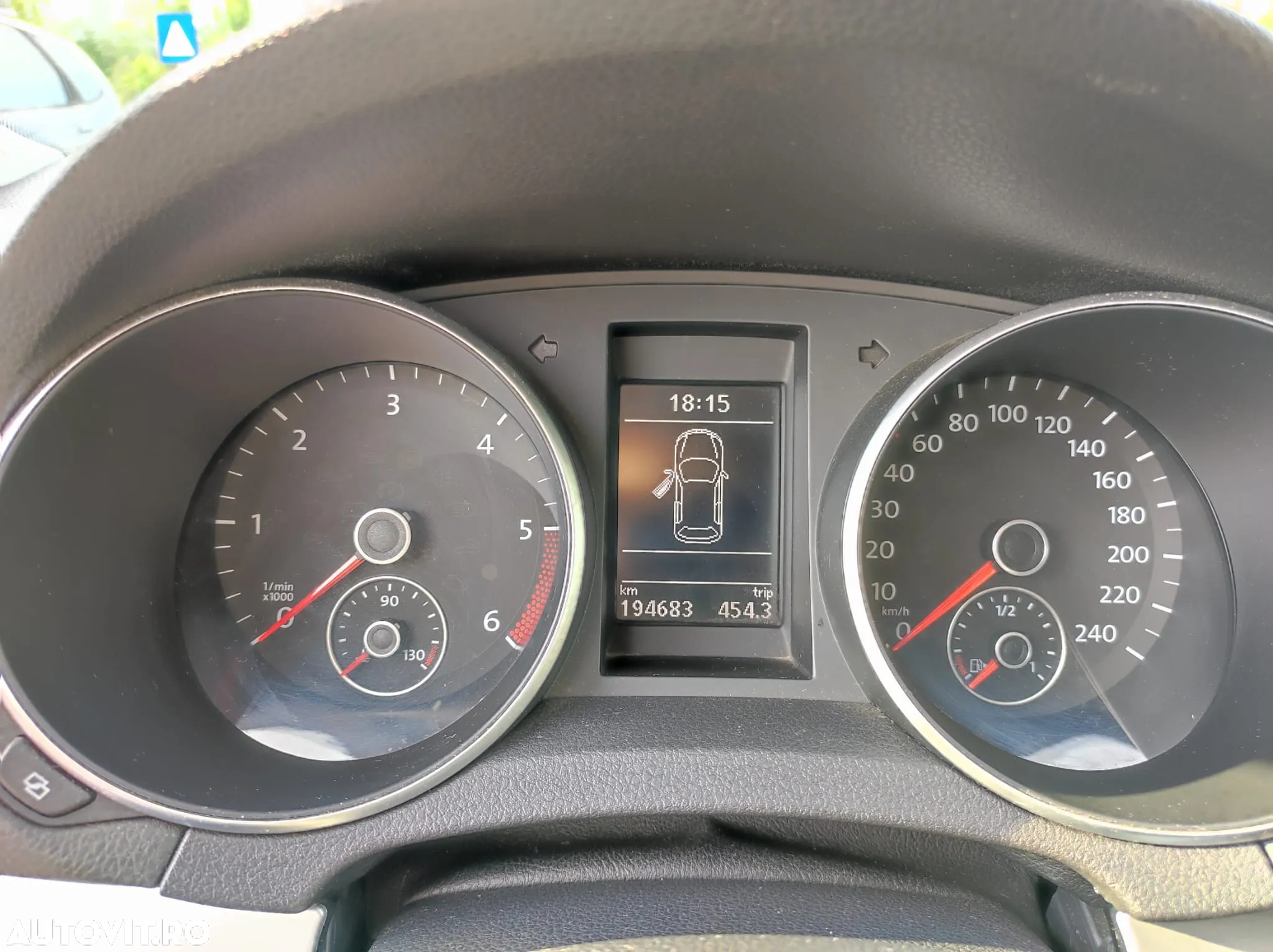 Volkswagen Golf 1.6 TDI DPF Highline - 14